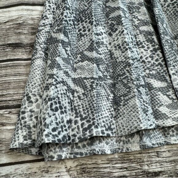 Time and Tru Women's Accordion Pleat Snakeskin Skirt XL Extra Large 16 18 Grey - Picture 4 of 9